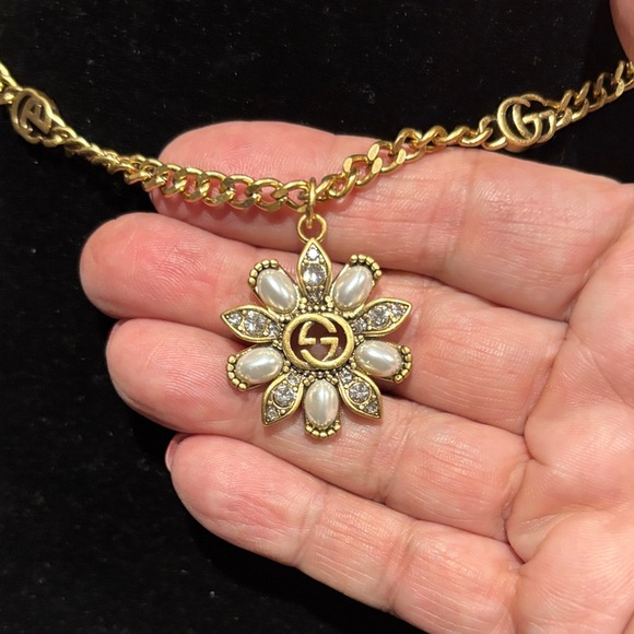 Gold Flower GG Pendant Necklace - Picture 2 of 4